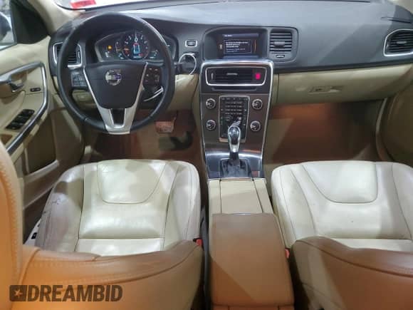 2014 Volvo S60 T5 z VIN YV1612FH8E1287504, wystawiony jako Copart lot #84885115 z przebiegiem 106 068 mil mil oraz Czysty tytuł • Clean title. Historia ofert i sprzedaży dostępna na DreamBid. Obrazek 8.