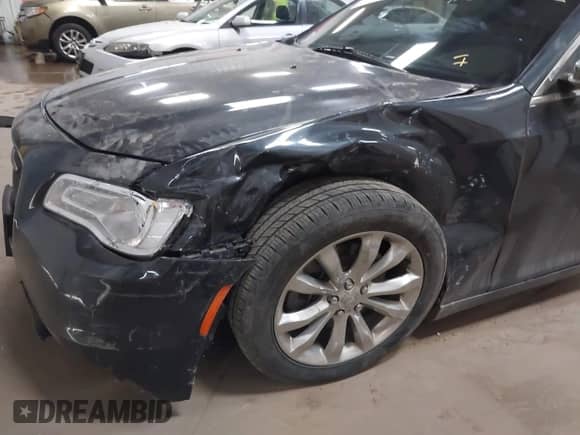 2017 Chrysler 300 C с VIN 2C3CCAKG2HH597183, выставлен на аукционе IAAI как лот 41825982 с пробегом 146 959 миль миль и . История ставок и продаж доступна на DreamBid. Изображение 6.