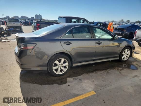 2007 Toyota Camry LE с VIN 4T1BK46K37U558961, выставлен на аукционе Copart как лот 86229275 с пробегом 315 117 миль миль и Списание • Salvage title. История ставок и продаж доступна на DreamBid. Изображение 3.