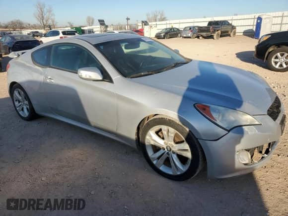 2011 Hyundai Genesis Coupe Track z VIN KMHHU6KH1BU044058, wystawiony jako Copart lot #89403765 z przebiegiem 122 396 mil mil oraz Czysty tytuł • Clean title. Historia ofert i sprzedaży dostępna na DreamBid. Obrazek 4.
