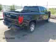 2021 GMC Sierra 1500 Denali z VIN 3GTU9FETXMG422324, wystawiony jako IAAI lot #43121547 z przebiegiem 55 757 mil mil oraz . Historia ofert i sprzedaży dostępna na DreamBid. Obrazek 4.