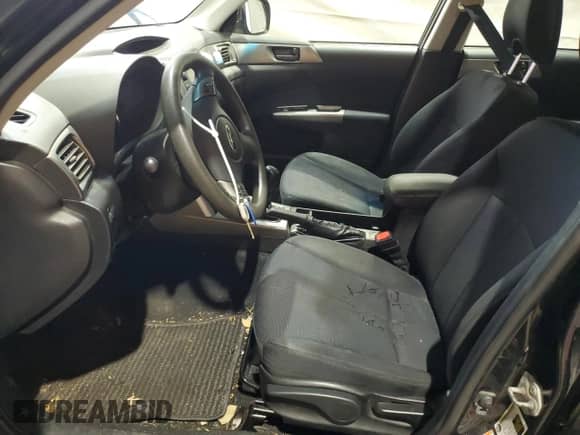 2013 Subaru Forester X z VIN JF2SHABC0DG437025, wystawiony jako Copart lot #82764025 z przebiegiem 234 398 mil mil oraz Czysty tytuł • Clean title. Historia ofert i sprzedaży dostępna na DreamBid. Obrazek 7.