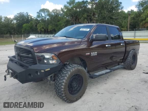 2015 Ram 1500 Big Horn z VIN 1C6RR7LT6FS745206, wystawiony jako Copart lot #65537485 z przebiegiem 108 464 mil mil oraz Szkoda całkowita • Salvage title. Historia ofert i sprzedaży dostępna na DreamBid. Obrazek 1.