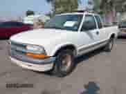 1999 Chevrolet S-10 LS с VIN 1GCCS1941XK234911, выставлен на аукционе IAAI как лот 42717261 с пробегом 141 268 миль миль и . История ставок и продаж доступна на DreamBid. Изображение 2.