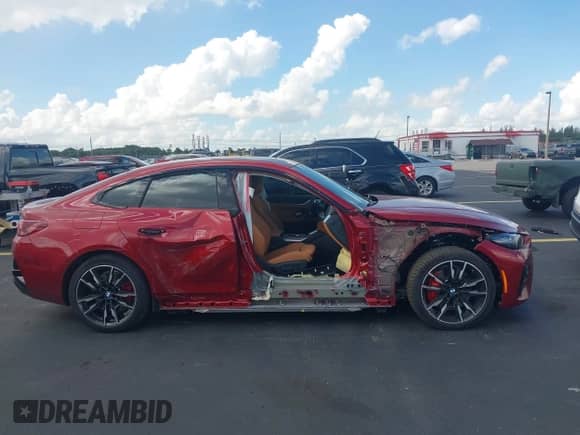 2025 BMW i4 M50 с VIN WBY33HD01SFU21074, выставлен на аукционе IAAI как лот 42493705 с пробегом 2 880 миль миль и . История ставок и продаж доступна на DreamBid. Изображение 14.