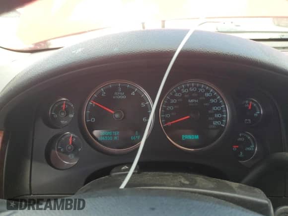 2010 Chevrolet Avalanche LT z VIN 3GNVKFE05AG157345, wystawiony jako Copart lot #58083315 z przebiegiem 186 530 mil mil oraz Szkoda całkowita • Salvage title. Historia ofert i sprzedaży dostępna na DreamBid. Obrazek 9.