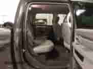 2018 Ram 1500 Big Horn z VIN 1C6RR7LG4JS222696, wystawiony jako IAAI lot #43146525 z przebiegiem 105 734 mil mil oraz . Historia ofert i sprzedaży dostępna na DreamBid. Obrazek 8.