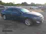 2022 Chevrolet Malibu LT z VIN 1G1ZD5ST3NF127922, wystawiony jako IAAI lot #43351328 z przebiegiem 82 036 mil mil oraz . Historia ofert i sprzedaży dostępna na DreamBid. Obrazek 1.