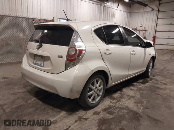 2014 Toyota Prius One с VIN JTDKDTB3XE1571289, выставлен на аукционе IAAI как лот 42310495 с пробегом 168 953 миль миль и . История ставок и продаж доступна на DreamBid. Изображение 4.