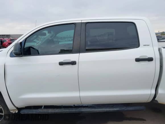 2017 Toyota Tundra SR5 z VIN 5TFDW5F17HX587703, wystawiony jako IAAI lot #43351528 z przebiegiem 127 936 mil mil oraz . Historia ofert i sprzedaży dostępna na DreamBid. Obrazek 15.