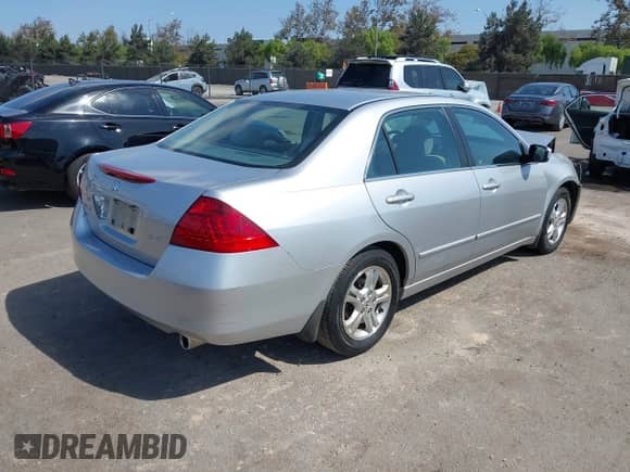 2007 Honda Accord EX с VIN 1HGCM56707A163191, выставлен на аукционе IAAI как лот 43386687 с пробегом 188 270 миль миль и . История ставок и продаж доступна на DreamBid. Изображение 4.