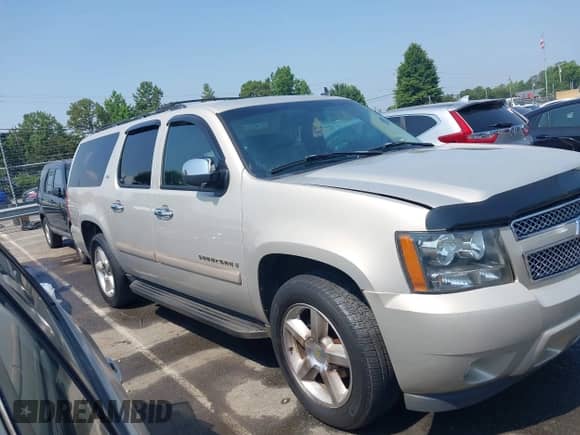 2007 Chevrolet Suburban LT с VIN 3GNFC16027G260735, выставлен на аукционе IAAI как лот 42584003 с пробегом 177 628 миль миль и . История ставок и продаж доступна на DreamBid. Изображение 13.