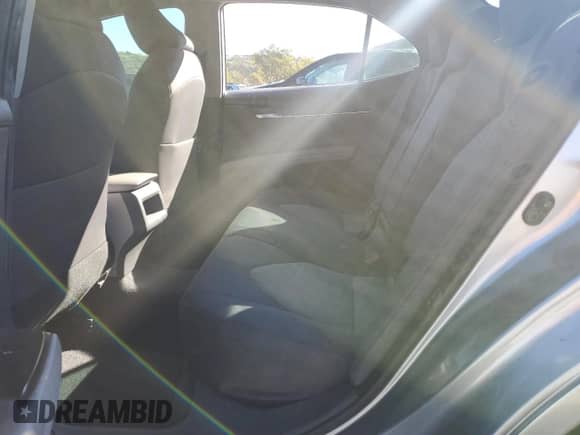 2020 Toyota Camry LE z VIN 4T1C11AK8LU351957, wystawiony jako Copart lot #86512345 z przebiegiem 83 646 mil mil oraz Szkoda całkowita • Salvage title. Historia ofert i sprzedaży dostępna na DreamBid. Obrazek 10.