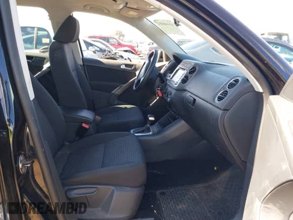 2010 Volkswagen Tiguan с VIN WVGAV9AX6AW000410, выставлен на аукционе IAAI как лот 41446852 с пробегом 118 728 миль миль и . История ставок и продаж доступна на DreamBid. Изображение 5.