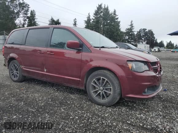 2019 Dodge Grand Caravan GT with VIN 2C4RDGEG3KR594506, listed as a Copart auction lot 68974415 with 147,195 mi miles and Salvage title. Bid and sale history available at DreamBid. Image 4.