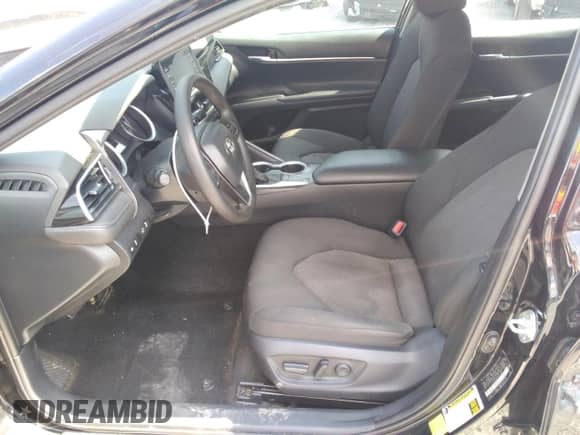 2023 Toyota Camry LE z VIN 4T1C11AK5PU774355, wystawiony jako Copart lot #64551525 z przebiegiem 23 166 mil mil oraz Czysty tytuł • Clean title. Historia ofert i sprzedaży dostępna na DreamBid. Obrazek 7.