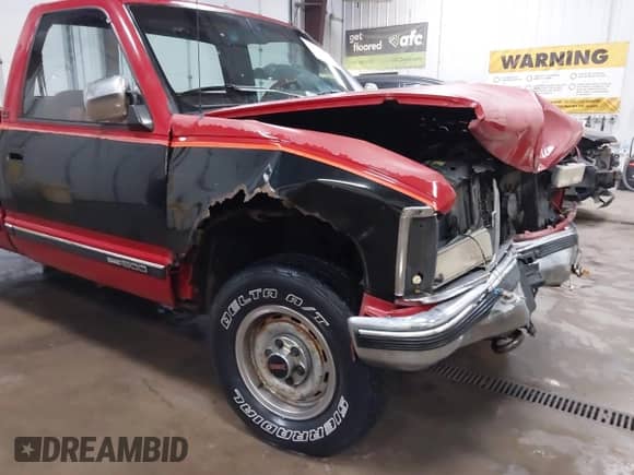 1990 GMC Sierra 1500 z VIN 1GTDK14K7LE522631, wystawiony jako IAAI lot #41424510 z przebiegiem 263 201 mil mil oraz . Historia ofert i sprzedaży dostępna na DreamBid. Obrazek 18.