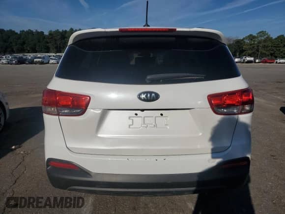 2017 Kia Sorento LX z VIN 5XYPG4A55HG208957, wystawiony jako Copart lot #84598385 z przebiegiem 136 286 mil mil oraz Czysty tytuł • Clean title. Historia ofert i sprzedaży dostępna na DreamBid. Obrazek 6.