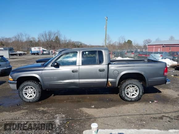 2001 Dodge Dakota with VIN 1B7HG2AX41S305657, listed as a IAAI auction lot 41363614 with 193,524 mi miles and . Bid and sale history available at DreamBid. Image 14.
