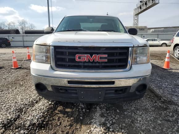 2011 GMC Sierra 1500 SL z VIN 1GTR2UEA7BZ189576, wystawiony jako Copart lot #43906845 z przebiegiem 190 607 mil mil oraz Czysty tytuł • Clean title. Historia ofert i sprzedaży dostępna na DreamBid. Obrazek 5.