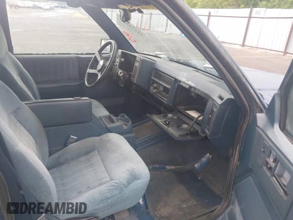 1994 Chevrolet Blazer with VIN 1GNDT13W7R0163053, listed as a IAAI auction lot 43374838 with 10,000 mi miles and . Bid and sale history available at DreamBid. Image 5.