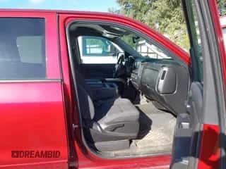 2018 Chevrolet Silverado 1500 LT z VIN 3GCPCREC7JG351689, wystawiony jako IAAI lot #43392418 z przebiegiem 51 471 mil mil oraz . Historia ofert i sprzedaży dostępna na DreamBid. Obrazek 5.