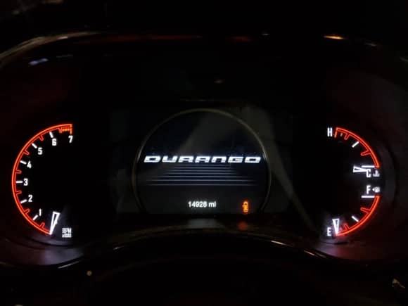 2022 Dodge Durango Pursuit z VIN 1C4RDJFGXNC137040, wystawiony jako Copart lot #82177315 z przebiegiem 14 928 mil mil oraz Czysty tytuł • Clean title. Historia ofert i sprzedaży dostępna na DreamBid. Obrazek 9.