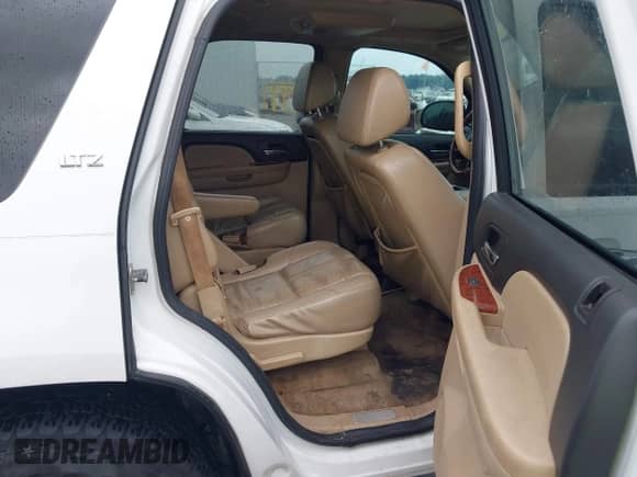 2007 Chevrolet Tahoe LT with VIN 1GNFC13017R377436, listed as a IAAI auction lot 42924253 with 361,942 mi miles and . Bid and sale history available at DreamBid. Image 8.