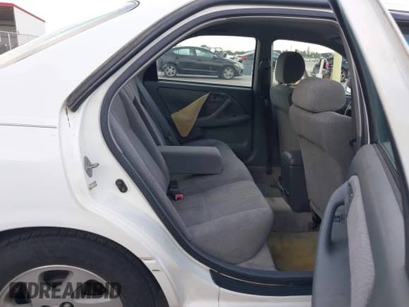 2000 Toyota Camry LE z VIN JT2BG22K7Y0406439, wystawiony jako IAAI lot #43483925 z przebiegiem 125 778 mil mil oraz . Historia ofert i sprzedaży dostępna na DreamBid. Obrazek 8.