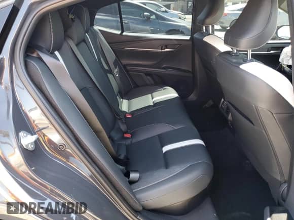 2025 Toyota Camry LE z VIN 4T1DAACK9SU166543, wystawiony jako Copart lot #70348535 z przebiegiem 8 251 mil mil oraz Szkoda całkowita • Salvage title. Historia ofert i sprzedaży dostępna na DreamBid. Obrazek 10.