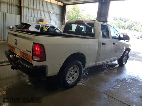 2023 Ram 1500 Tradesman z VIN 1C6RR7FG1PS527545, wystawiony jako Copart lot #70118585 z przebiegiem 60 480 mil mil oraz Szkoda całkowita • Salvage title. Historia ofert i sprzedaży dostępna na DreamBid. Obrazek 3.