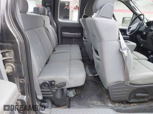 2008 Ford F-150 STX z VIN 1FTRX14W08FB83304, wystawiony jako IAAI lot #42890702 z przebiegiem 175 477 mil mil oraz . Historia ofert i sprzedaży dostępna na DreamBid. Obrazek 8.