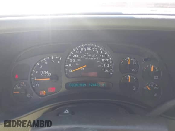 2004 Chevrolet Silverado 2500HD Work Truck z VIN 1GCHK29UX4E248716, wystawiony jako IAAI lot #43273136 z przebiegiem 174 439 mil mil oraz . Historia ofert i sprzedaży dostępna na DreamBid. Obrazek 7.