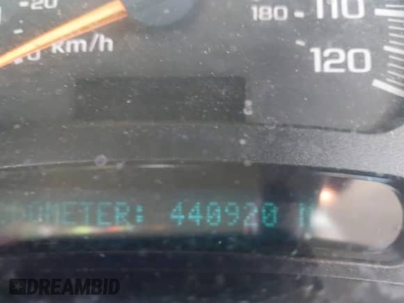 2005 GMC Sierra 1500 SLT z VIN 2GTEC13T251100136, wystawiony jako IAAI lot #41031903 z przebiegiem 440 920 mil mil oraz . Historia ofert i sprzedaży dostępna na DreamBid. Obrazek 15.