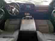 2010 Chevrolet Silverado 1500 LT z VIN 1GCSCSE04AZ272634, wystawiony jako Copart lot #58812435 z przebiegiem 252 940 mil mil oraz Szkoda całkowita • Salvage title. Historia ofert i sprzedaży dostępna na DreamBid. Obrazek 8.