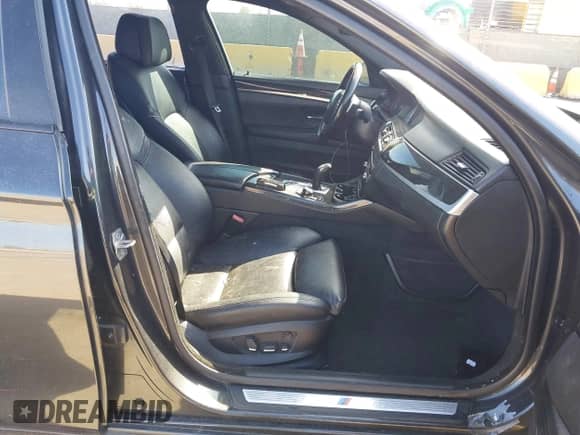 2013 BMW 5 Series 550i z VIN WBAFR9C59DDX79633, wystawiony jako IAAI lot #43262524 z przebiegiem 101 020 mil mil oraz . Historia ofert i sprzedaży dostępna na DreamBid. Obrazek 5.