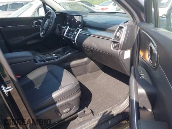 2024 Kia Sorento EX with VIN KNDRHDLG0R5248202, listed as a IAAI auction lot 41990342 with 17,552 mi miles and . Bid and sale history available at DreamBid. Image 5.