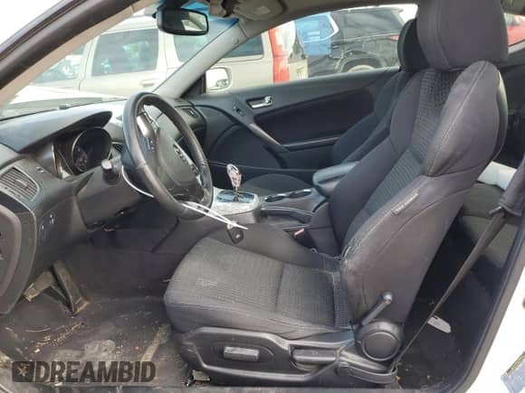 2011 Hyundai Genesis Coupe R-Spec с VIN KMHHT6KD1BU062818, выставлен на аукционе Copart как лот 84379554 с пробегом 126 111 миль миль и Списание • Salvage title. История ставок и продаж доступна на DreamBid. Изображение 7.