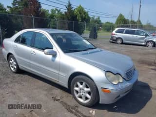 2002 Mercedes-Benz C 230/260/280/320 с VIN WDBRF64J42E008165, выставлен на аукционе IAAI как лот 42901804 с пробегом 229 485 миль миль и . История ставок и продаж доступна на DreamBid. Изображение 1.