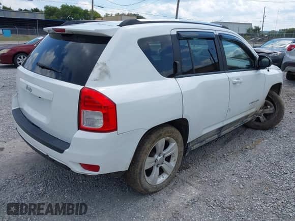 2012 Jeep Compass Sport z VIN 1C4NJDBBXCD608033, wystawiony jako IAAI lot #43069199 z przebiegiem 177 249 mil mil oraz . Historia ofert i sprzedaży dostępna na DreamBid. Obrazek 4.
