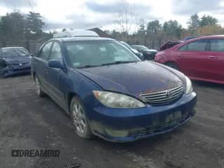 2005 Toyota Camry LE z VIN 4T1BF30K35U091920, wystawiony jako IAAI lot #43581408 z przebiegiem 130 454 mil mil oraz . Historia ofert i sprzedaży dostępna na DreamBid. Obrazek 1.
