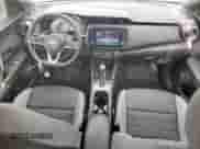 2024 Nissan Kicks SR с VIN 3N1CP5DV5RL549532, выставлен на аукционе Copart как лот 81461265 с пробегом 8 597 миль миль и Списание • Salvage title. История ставок и продаж доступна на DreamBid. Изображение 8.