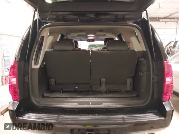 2008 Chevrolet Tahoe 1LT с VIN 1GNFK130X8J157425, выставлен на аукционе IAAI как лот 41695558 с пробегом 165 140 миль миль и . История ставок и продаж доступна на DreamBid. Изображение 12.