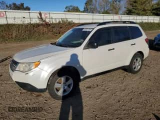 2011 Subaru Forester X z VIN JF2SHBBC9BH713876, wystawiony jako Copart lot #82521355 z przebiegiem 145 145 mil mil oraz Czysty tytuł • Clean title. Historia ofert i sprzedaży dostępna na DreamBid. Obrazek 1.