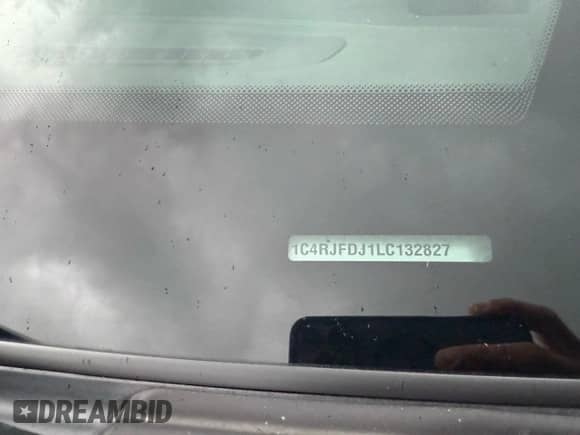 2020 Jeep Grand Cherokee SRT z VIN 1C4RJFDJ1LC132827, wystawiony jako Copart lot #89498865 z przebiegiem 131 000 mil mil oraz Czysty tytuł • Clean title. Historia ofert i sprzedaży dostępna na DreamBid. Obrazek 10.