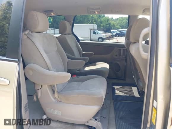 2008 Toyota Sienna LE with VIN 5TDBK23C28S016780, listed as a IAAI auction lot 42913654 with 236,276 mi miles and . Bid and sale history available at DreamBid. Image 8.