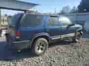 2001 Chevrolet Blazer LT z VIN 1GNCS13W412123679, wystawiony jako Copart lot #50485175 z przebiegiem 158 075 mil mil oraz Szkoda całkowita • Salvage title. Historia ofert i sprzedaży dostępna na DreamBid. Obrazek 3.