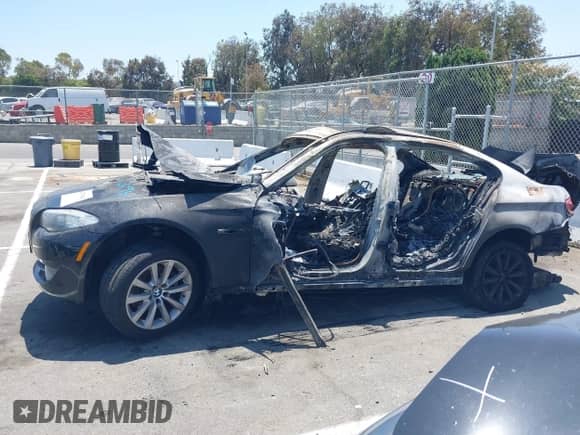 2012 BMW 5 Series 528i xDrive с VIN WBAXH5C59CDW04135, выставлен на аукционе IAAI как лот 42624794 с пробегом Не указан миль и . История ставок и продаж доступна на DreamBid. Изображение 13.