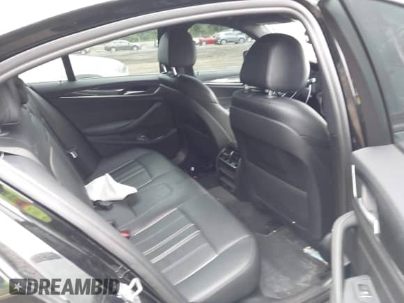 2019 BMW 5 Series 530e xDrive z VIN WBAJB1C51KB375850, wystawiony jako IAAI lot #42375948 z przebiegiem 70 680 mil mil oraz . Historia ofert i sprzedaży dostępna na DreamBid. Obrazek 8.