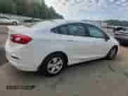 2018 Chevrolet Cruze LS с VIN 1G1BC5SM5J7136851, выставлен на аукционе Copart как лот 82576325 с пробегом 77 471 миль миль и Чистый • Clean title. История ставок и продаж доступна на DreamBid. Изображение 3.